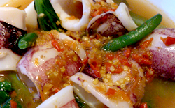 アユ　ウルディ